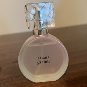 Ariana Grande Perfume